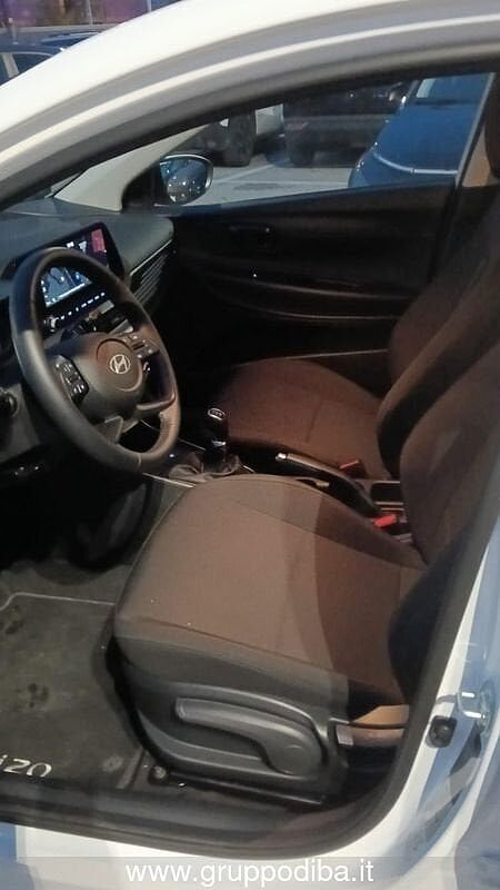 Hyundai i20 1.1 MPI MPI DOHC Pet PE MY25 1.2 MT CONNECTLINE