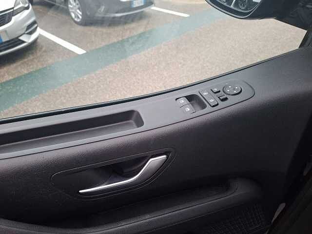 Hyundai STARIA 2.2 AT AWD 7 posti Luxury