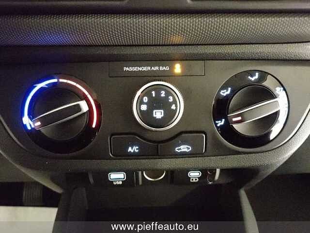 Hyundai i10 PE MY25 5P 1.0 MT CONNECTLINE %